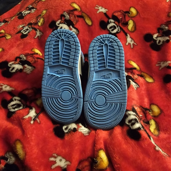 Jordan 1 retro High OG - Picture 4 of 8